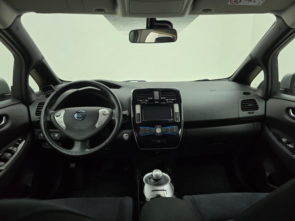 Nissan Leaf occasion acenta 30 kwh met parkeercamera | tweedehands nissan l