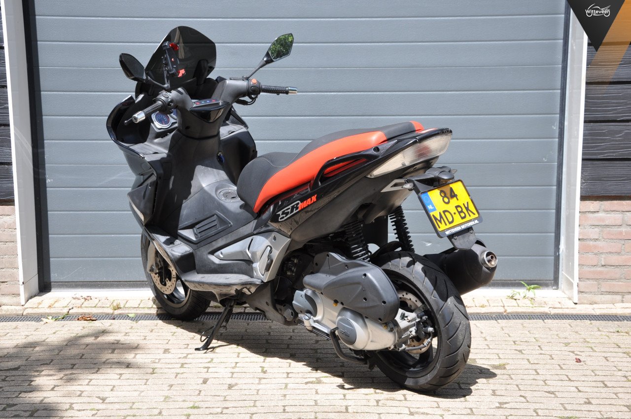 Aprilia SR Max 300