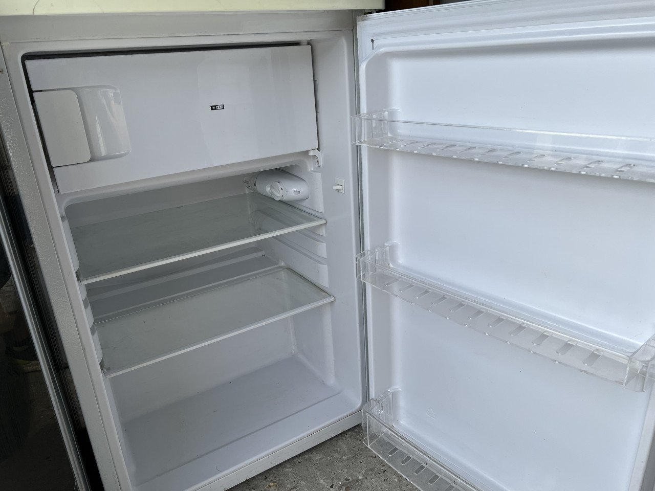 Tafelmodel koelkast met vriesvak 85x55 cm. Energieklasse A++