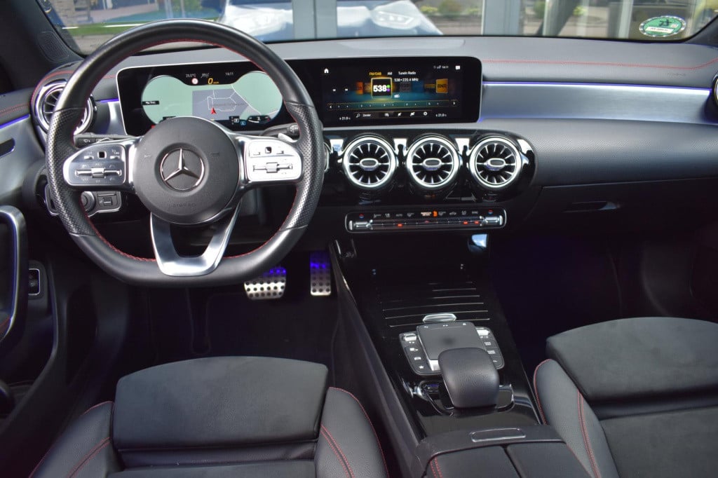 Mercedes-Benz Cla shooting brake 200 amg night | sfeerverlichting | trekhaa