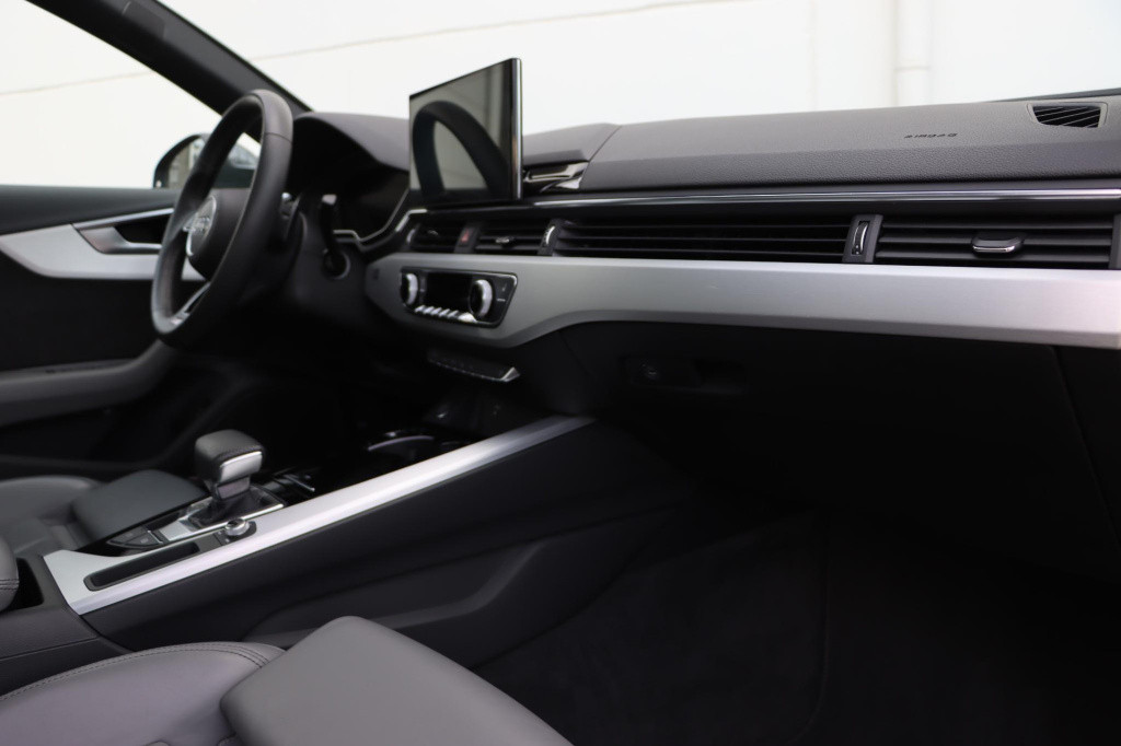 Audi A4 limousine 35 tfsi launch edition sport