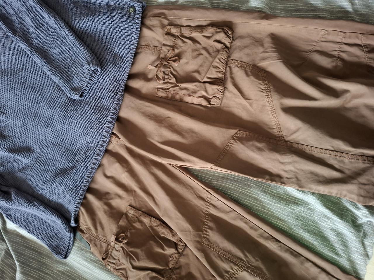 Didi broek met extra zakken en strikdetails. Bruin. Maat 44. Gedragen.