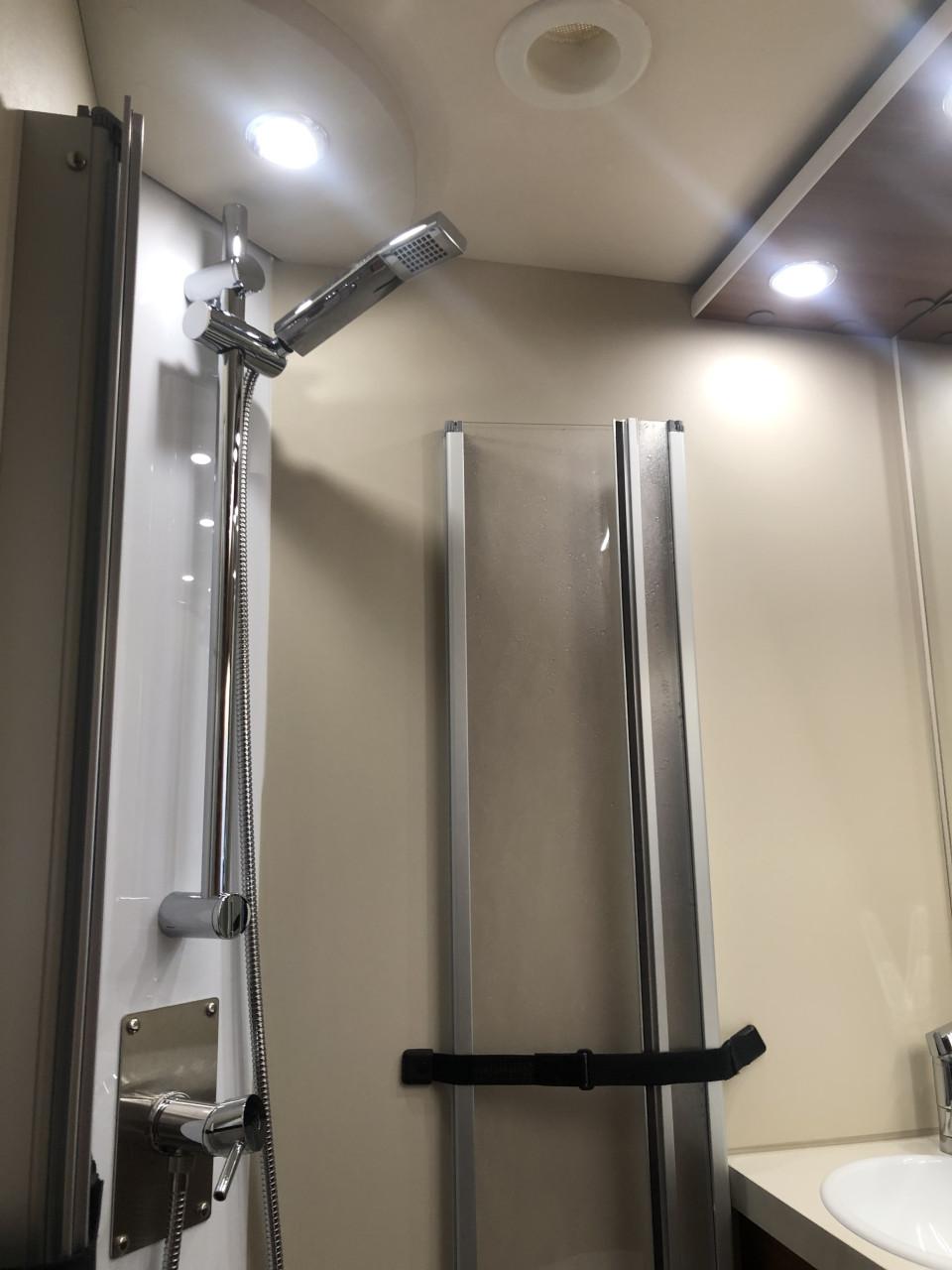 Camper 6,99m te koop met lengtebedden