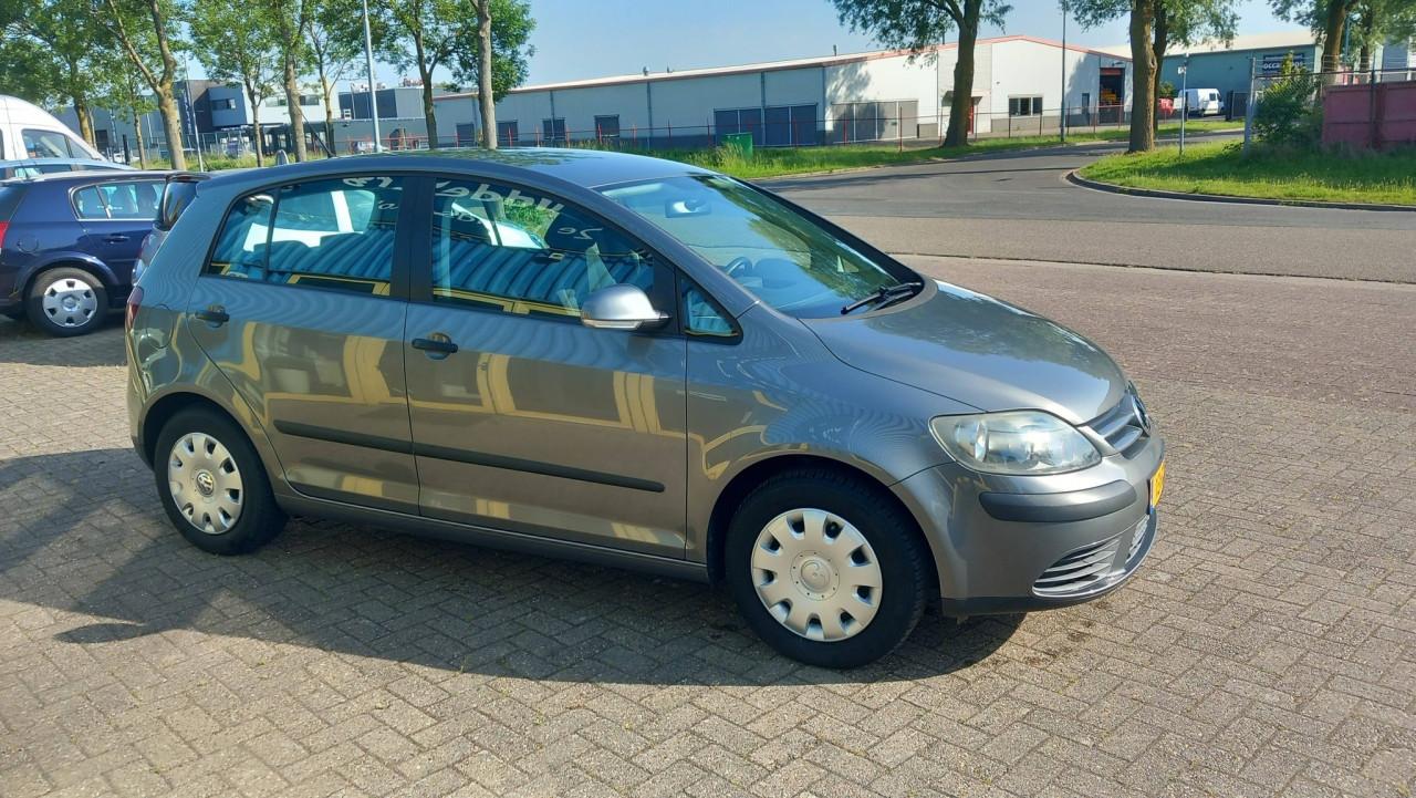 Volkswagen GOLF 1.6 FSI Turijn 5drs Automaat !! bj:2005 112.000km airco
