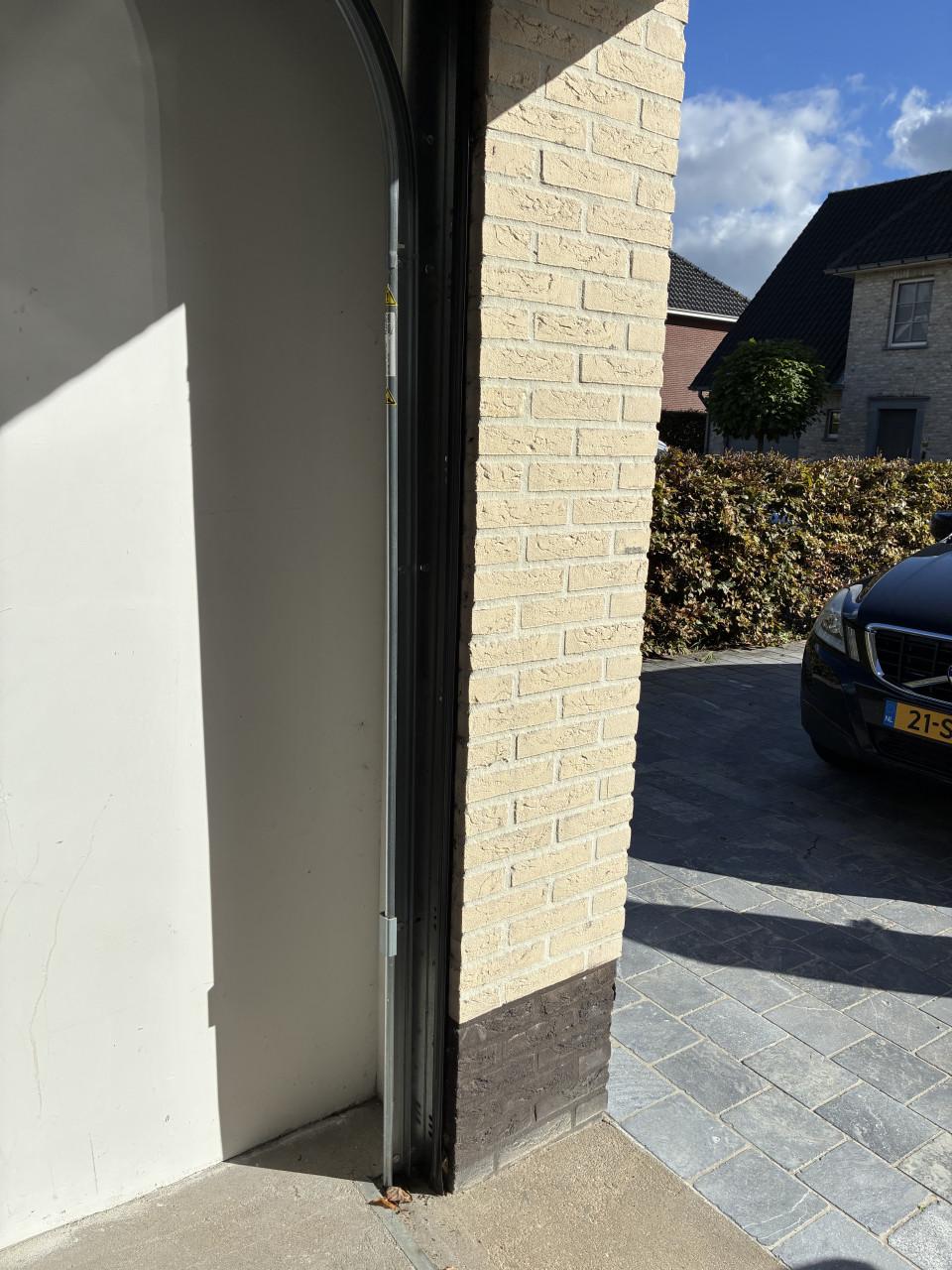 EDN sectionaaldeur zwart RAL 9005 – compleet met elektrische motor