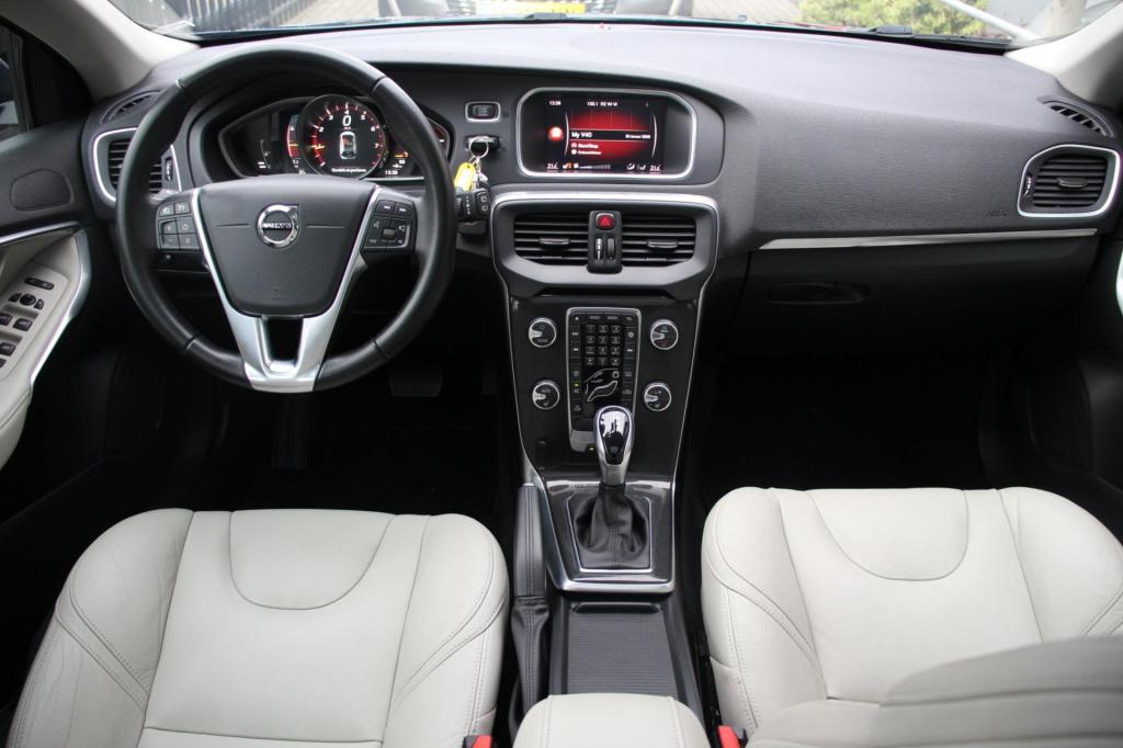 Volvo V40 1.5 t2 signature edition - leder - automaat - panoramadak - camer