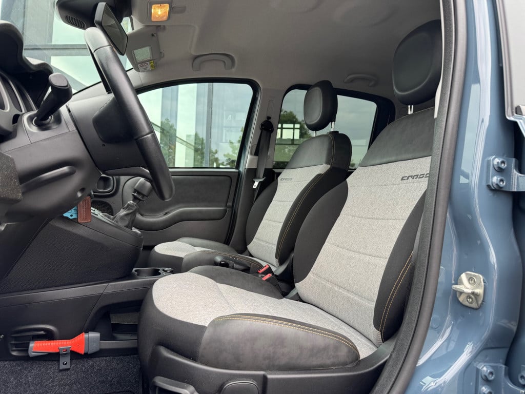 Fiat Panda 1.0 hybrid cross * stoel + voorruit verwarming * airco * bluetoo