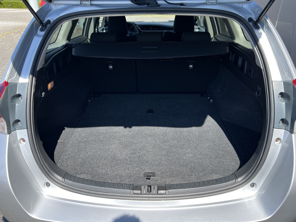 Toyota Auris touring sports 1.8 hybr. trend