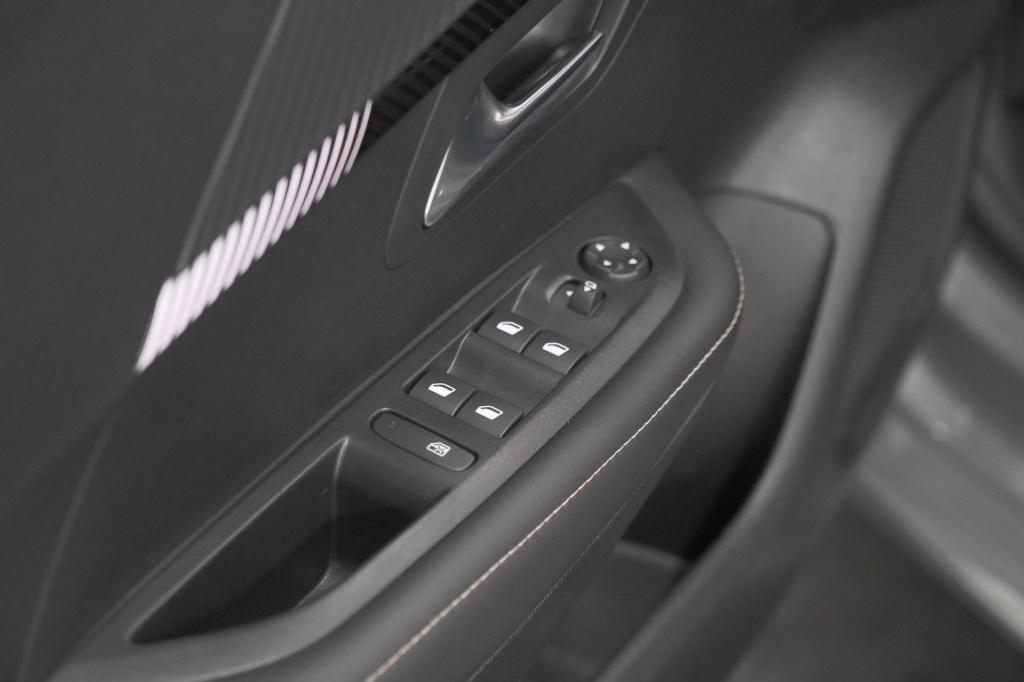Peugeot 208 1.2 hybrid 110 e-dcs6 allure | apple carplay | parkeersensoren 