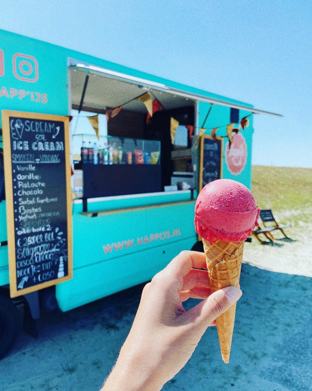 Foodtruck met hoogwaardige ijsvitrine