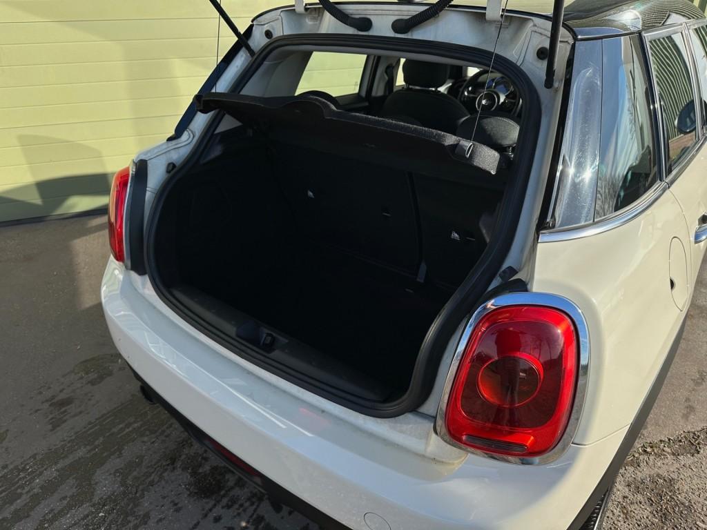 Mini 5-deurs cooper 1.5 136pk