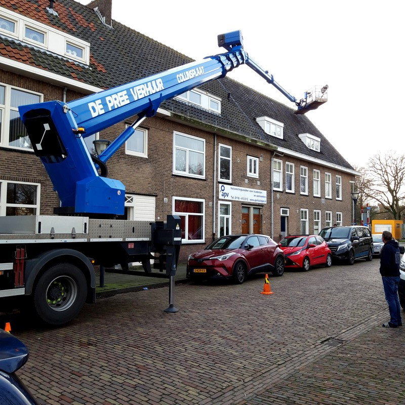 Te huur: Hoogwerker 51 meter, tevens laagwerker