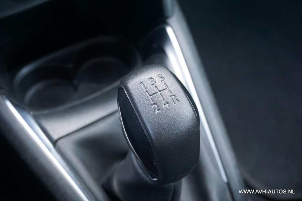 Peugeot 208 1.2 puretech blue lion