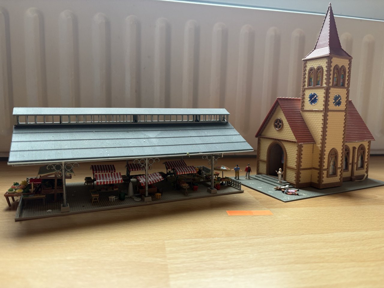 Markthal en kerkje