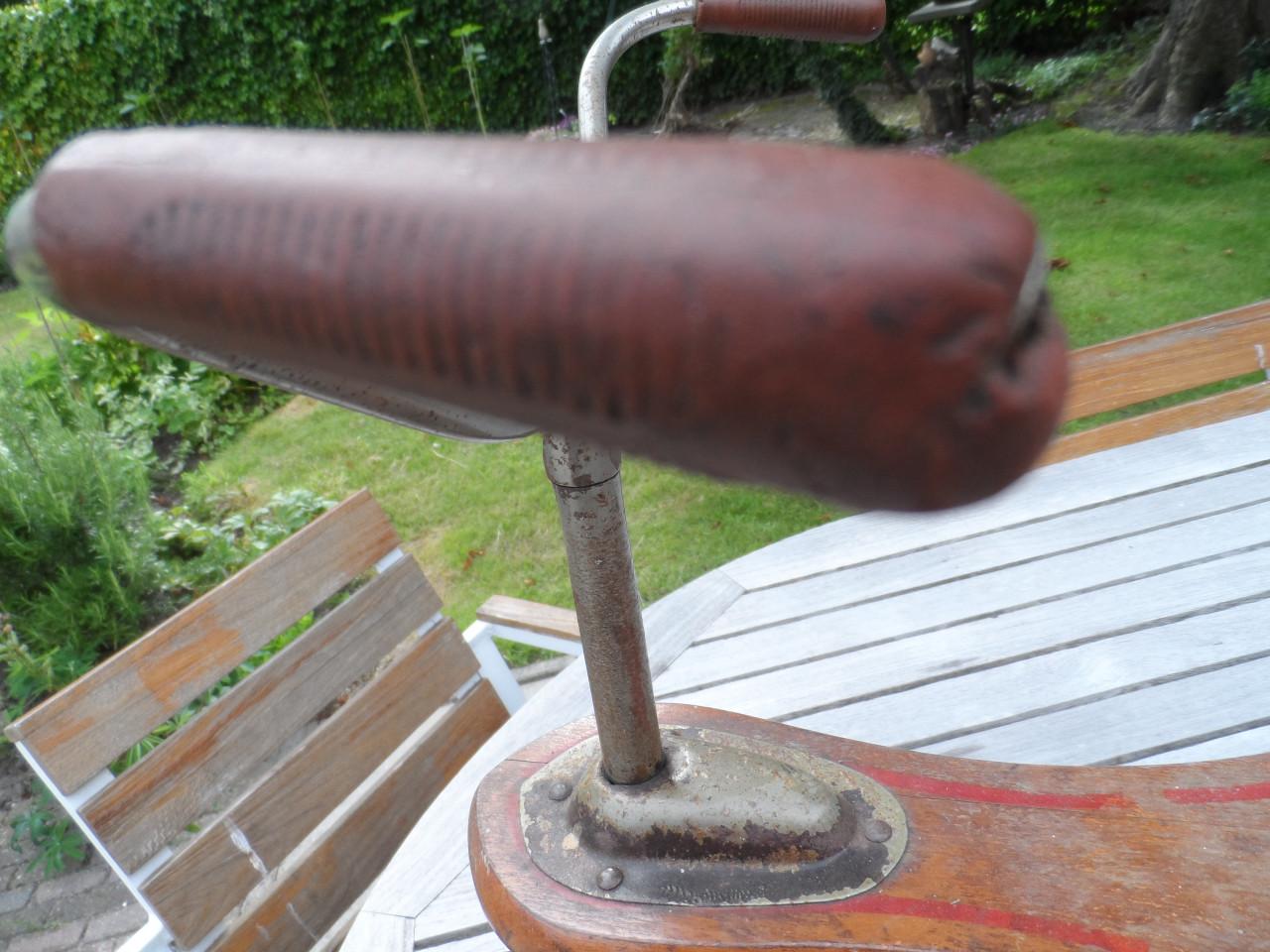 Antieke driewieler +/_ 75 jaar oud