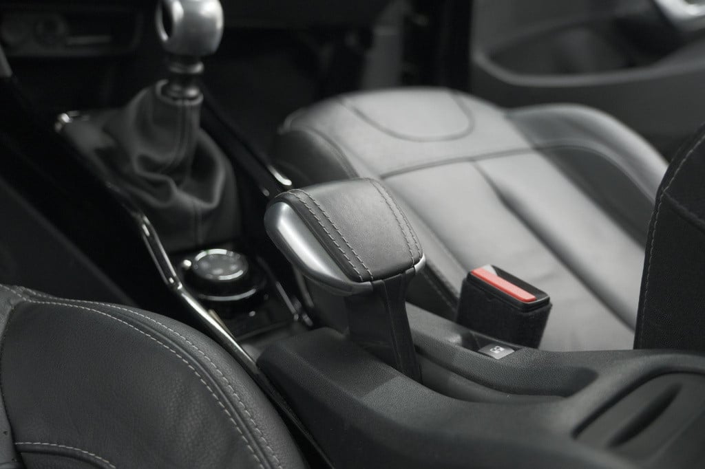 Peugeot 2008 puretech 130 gt-line | trekhaak | camera | apple carplay | par