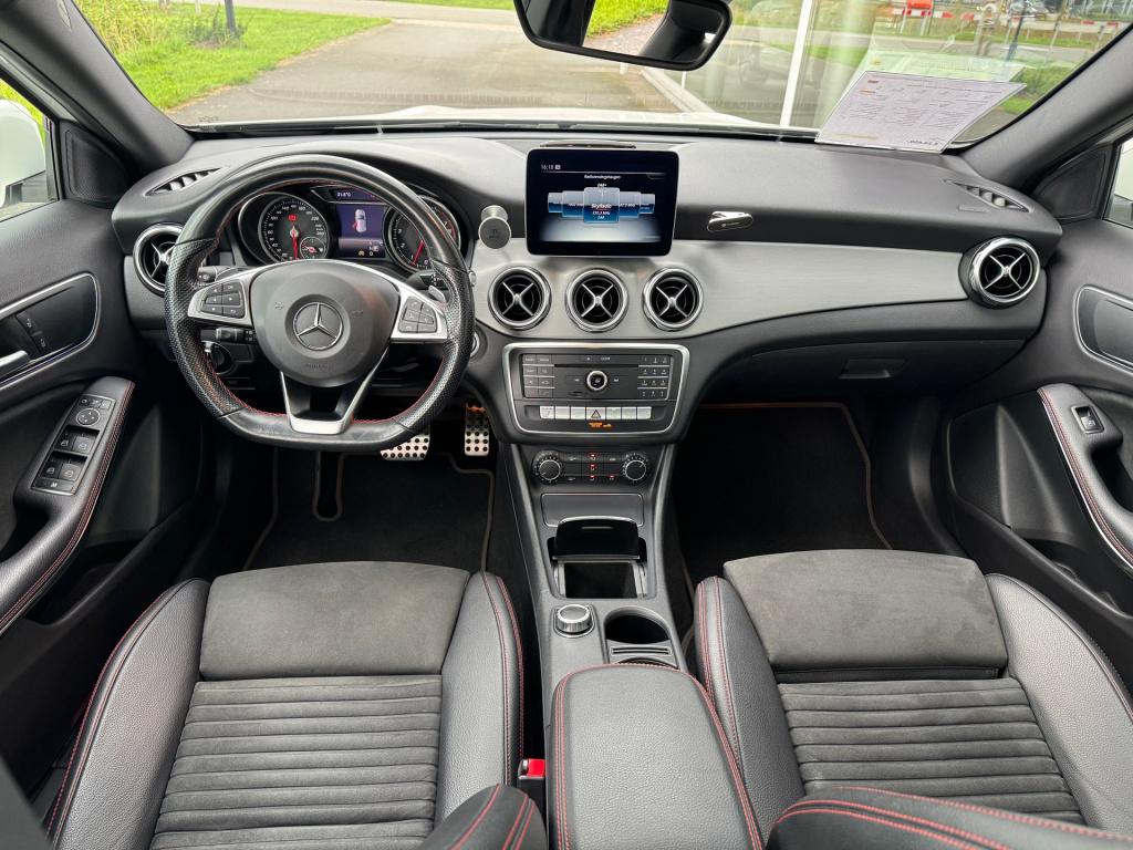 Mercedes-Benz Gla-klasse 200 amg line automaat , panoramaschuifdak , trekha