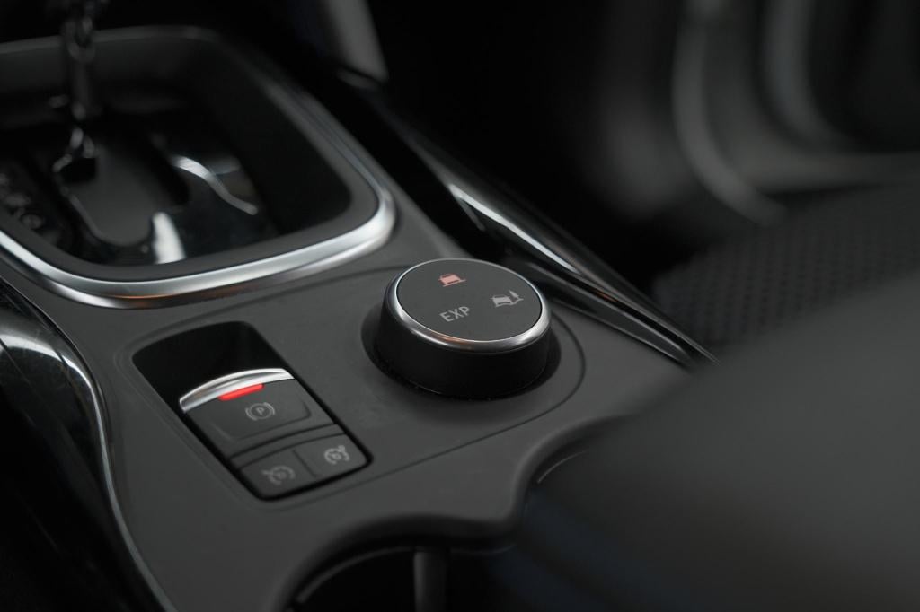 Renault Kadjar tce 140 edc limited | camera | dodehoekdetectie | apple carp