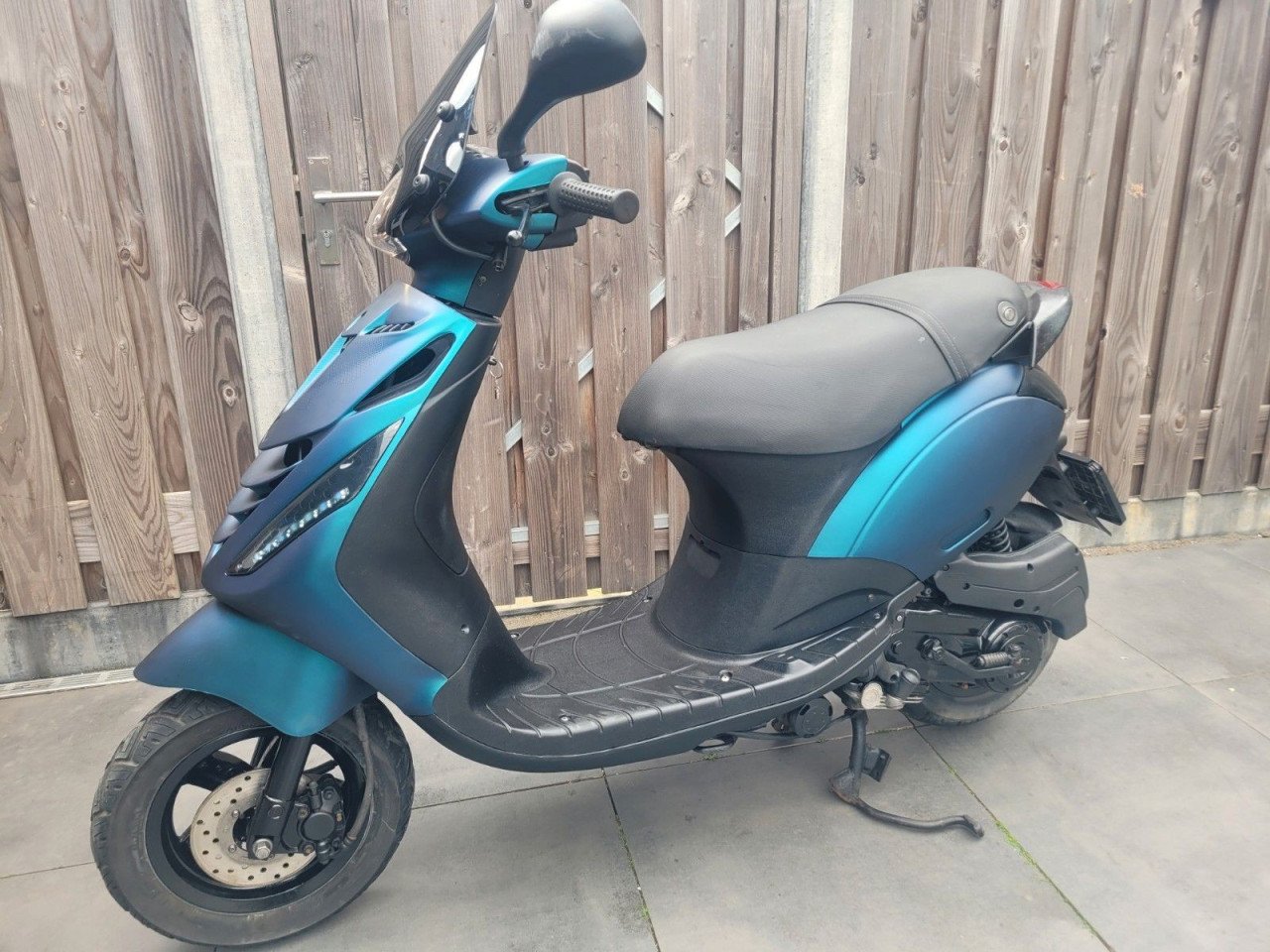 Te koop piaggio zip 4t