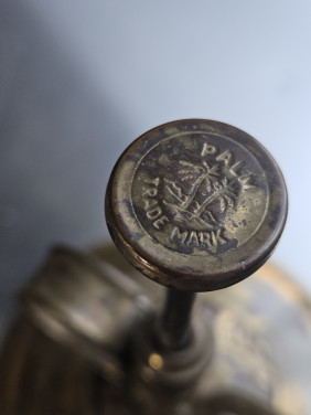 Leuk vintage messing olie of plantenspuit gemerkt PALM trade mark...