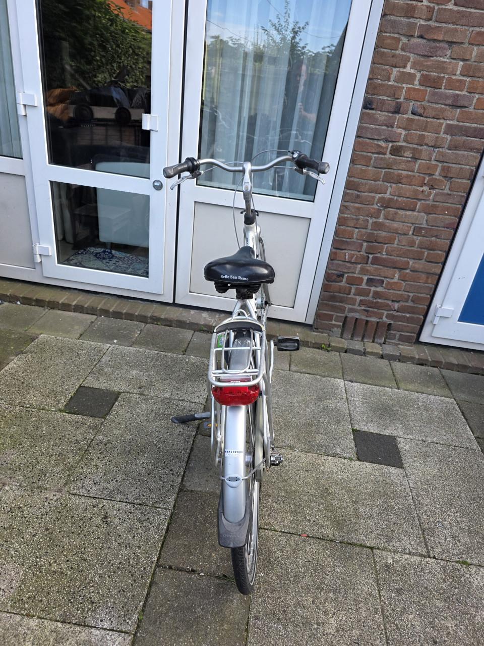 Dames fiets merk Gazelle- 28 inch-3 versnellingen- Fr.maat 57cm-Slot AXA