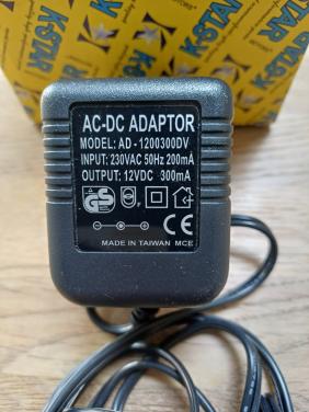 AC-DC Adaptor AD-1200300DV, oplader met 2-pins T-stekker