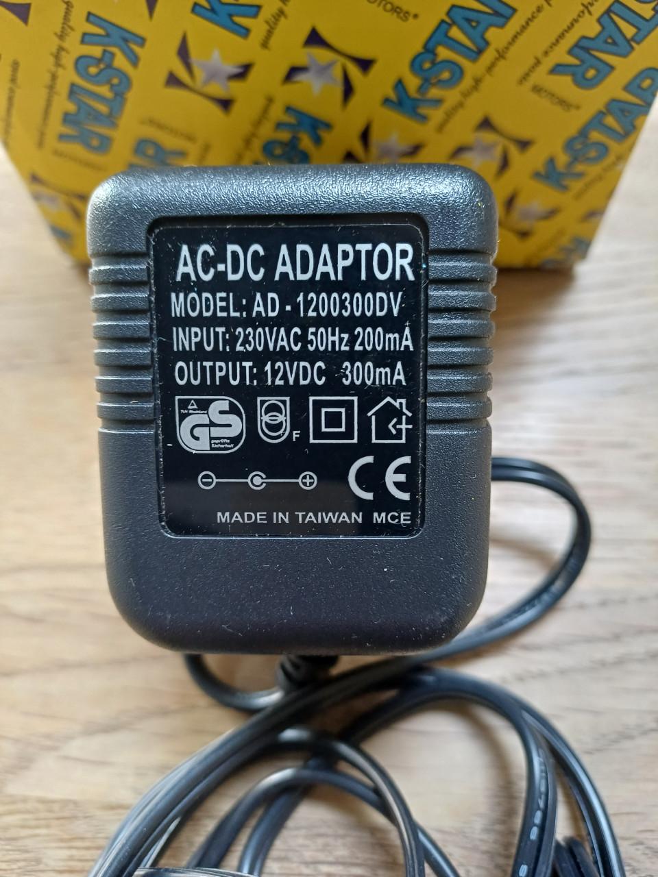 AC-DC Adaptor AD-1200300DV, oplader met 2-pins T-stekker
