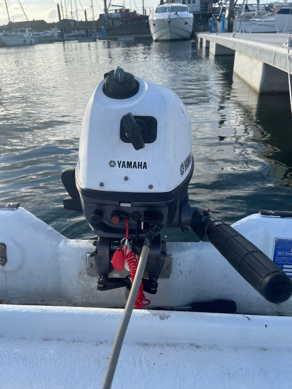 Crescent 310 met 5 pk Yamaha 4 takt