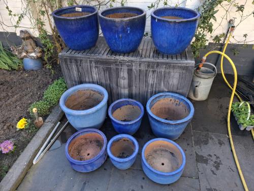 9 blauwe bloempotten