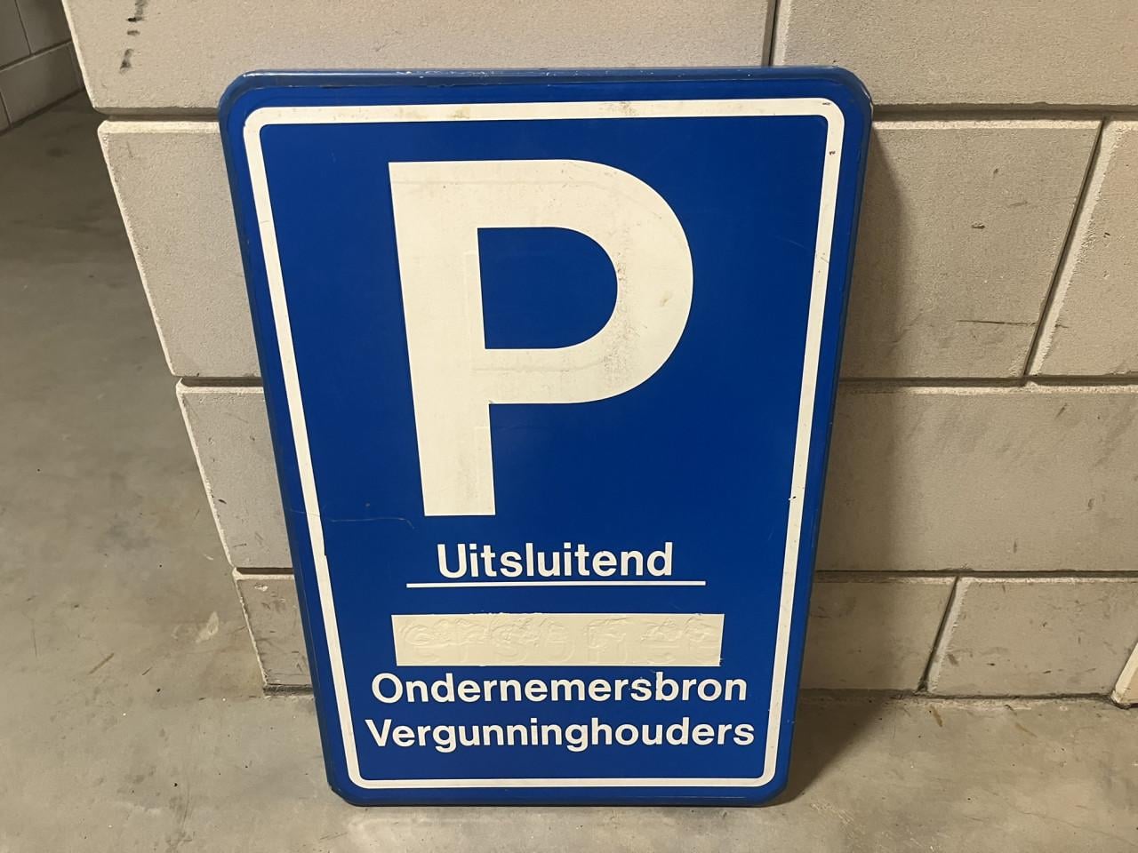 Verkeersbord "Vergunningshouders"