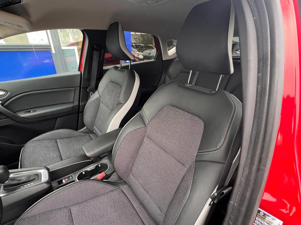 Renault Captur 1.3 tce 140 aut, intens met vele opties, camera, zelf sturen