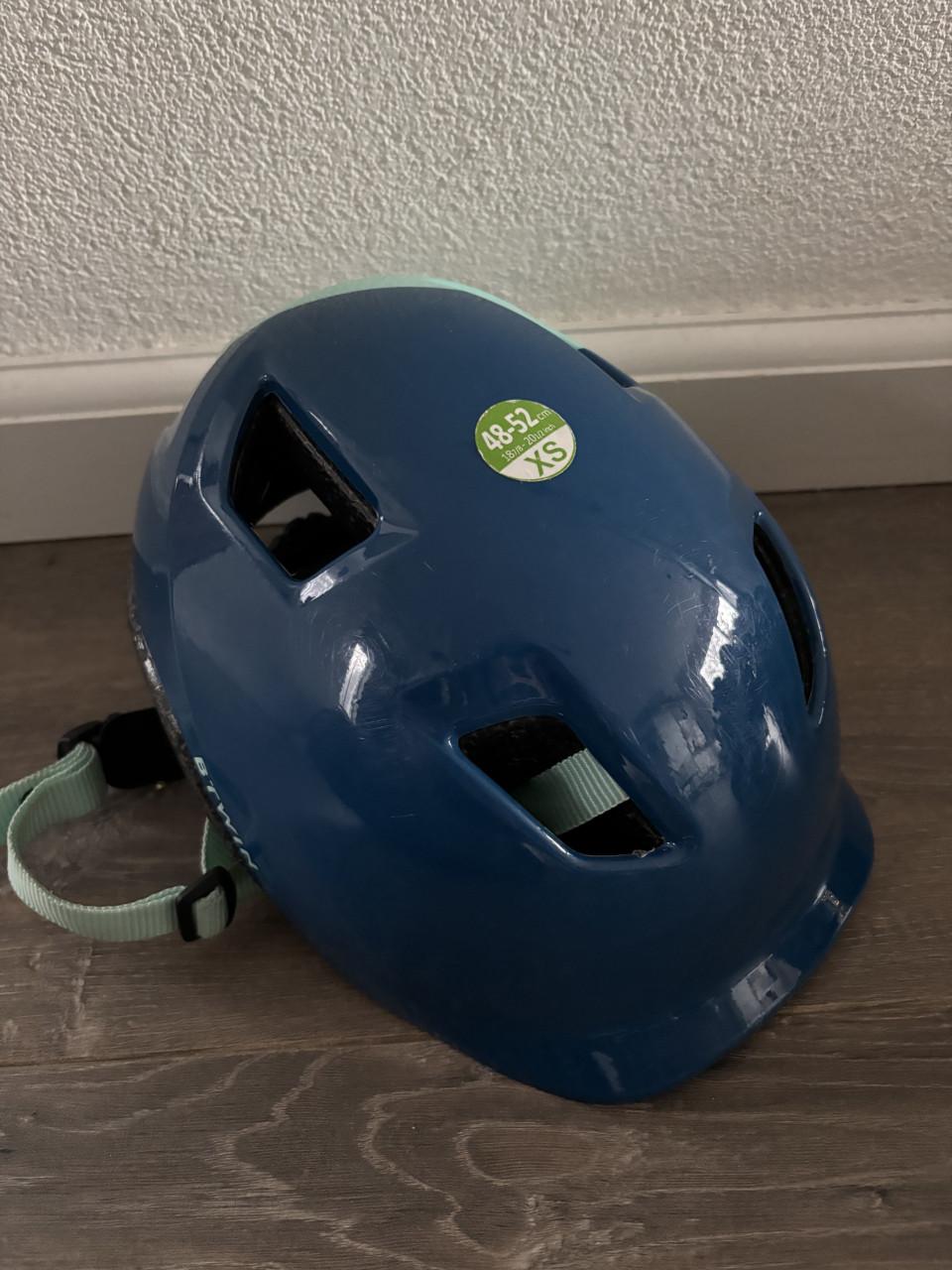 Helm decathlon kind maat xs 48-52cm