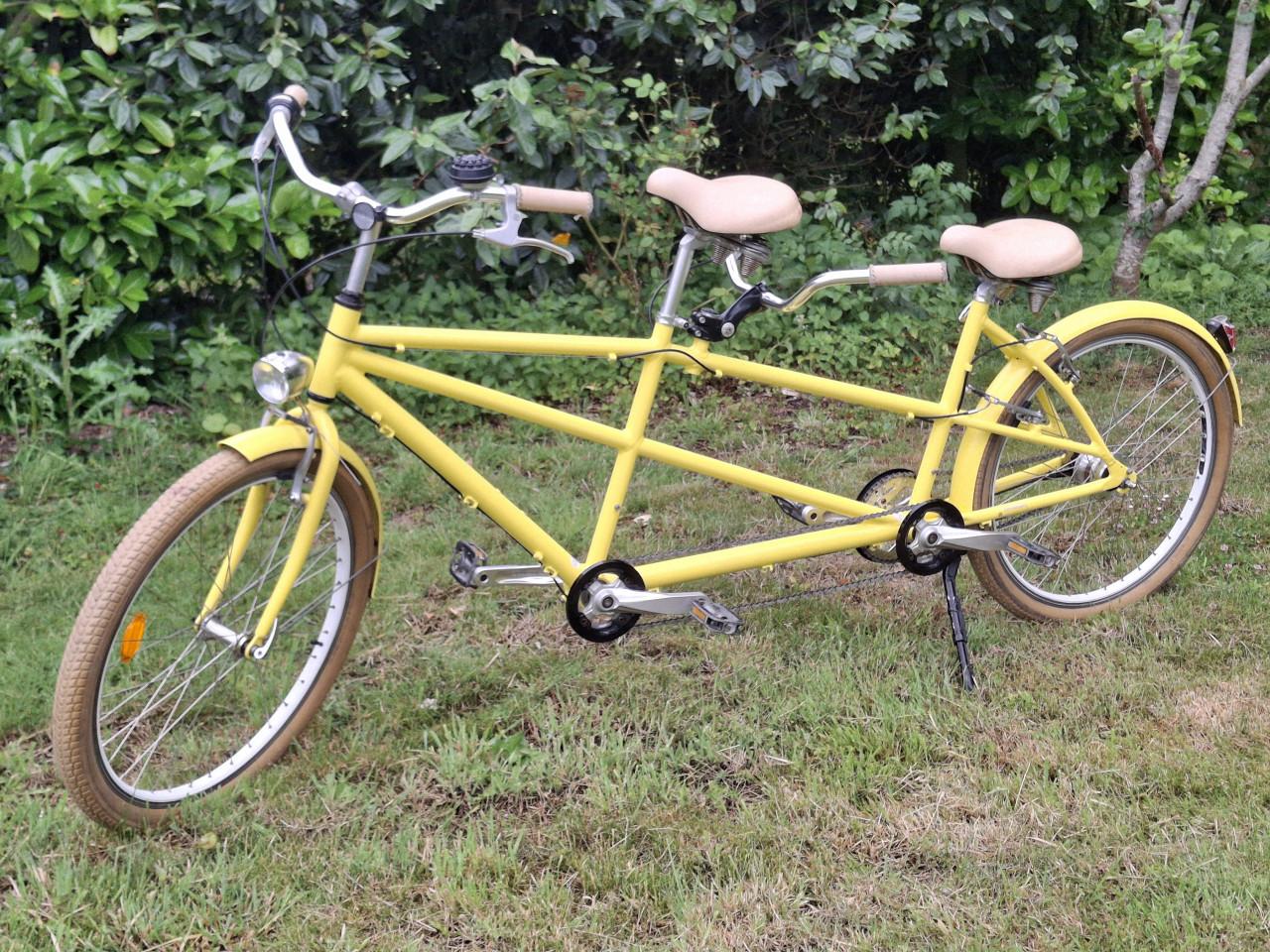 ZONNIG GELE TOFFE TANDEM FIETS