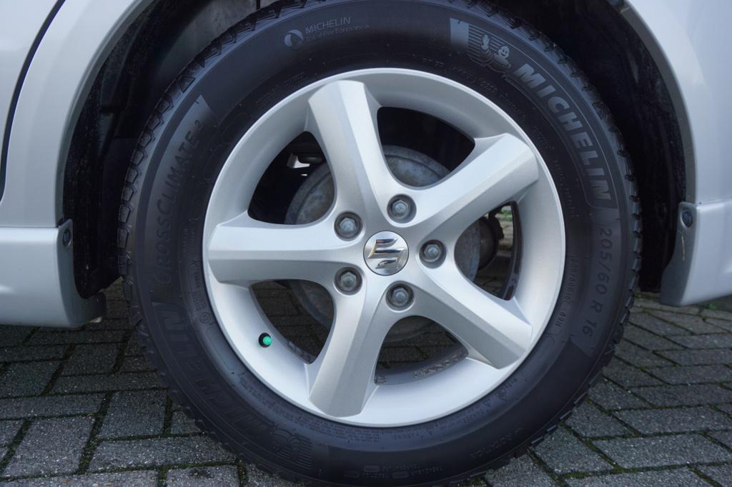 Suzuki Sx4 1.6 exclusive airco / elektr. ramen / trekhaak / lm velgen / nap