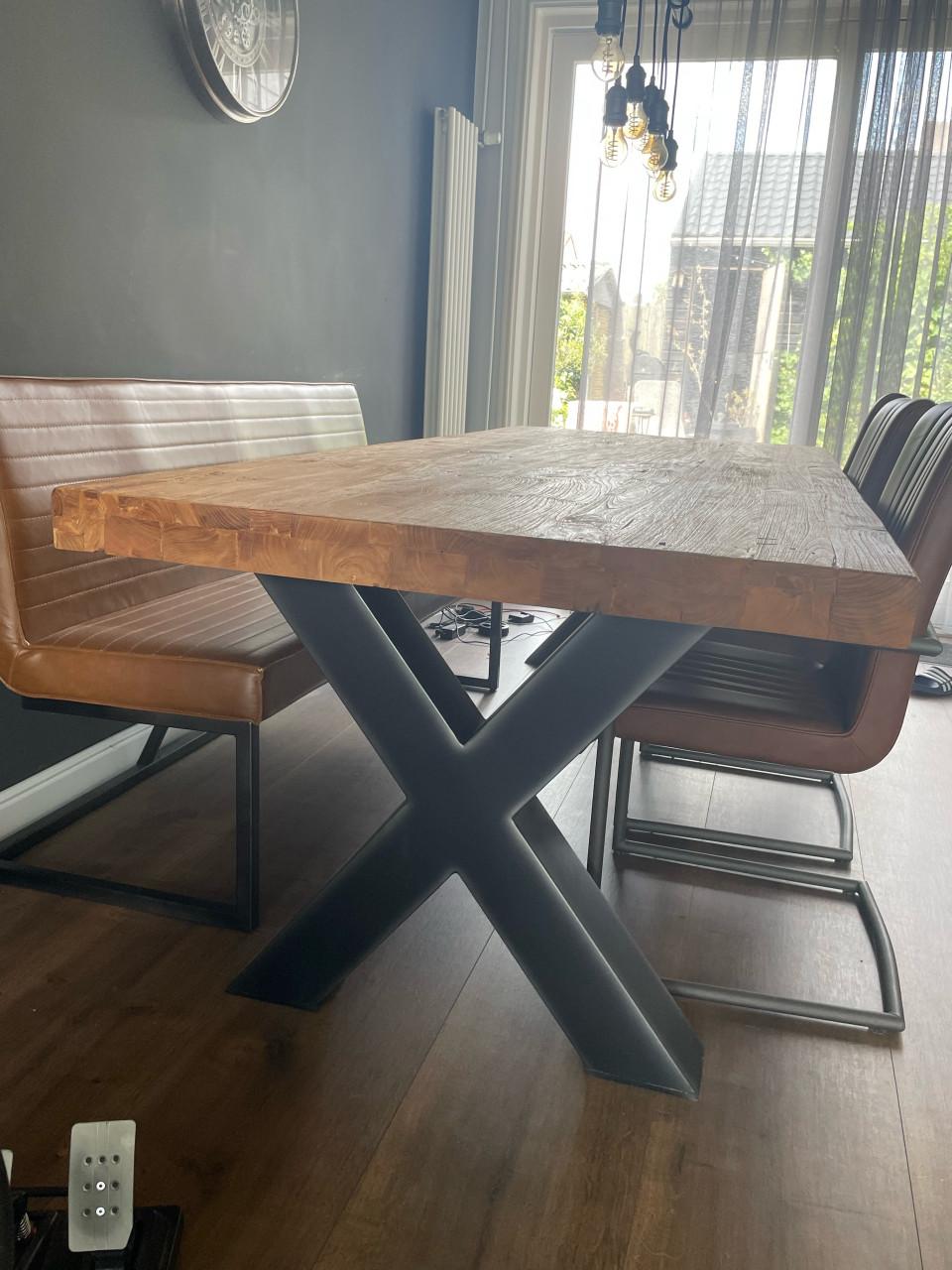 Eettafel + stoelen + eetbank