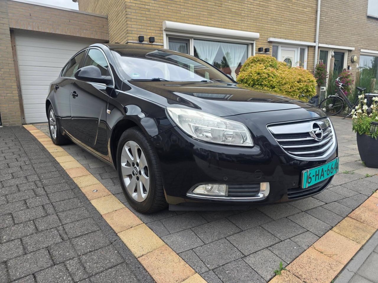 Tekoop zeer nette Opel Insignia 1.8i Cosmo  bj 2010