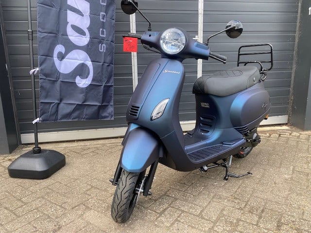 Aanbieding nieuwe vespa look Santini Capri scooters direct leverbaar 1899 e