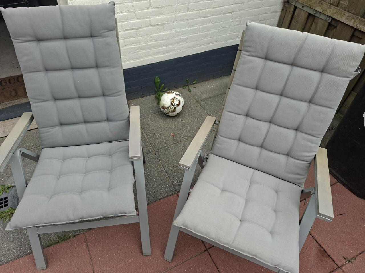 Tuintafel + stoelen
