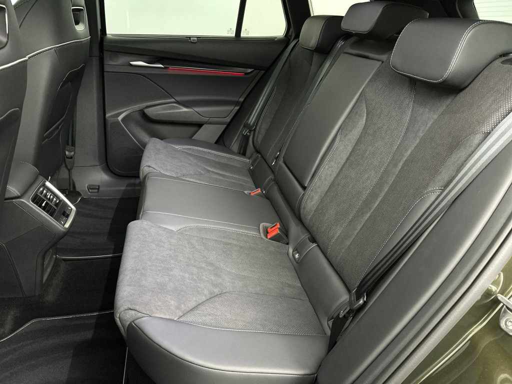 Skoda Enyaq Iv sportline elektromotor 210 kw / 286 pk suv elektri