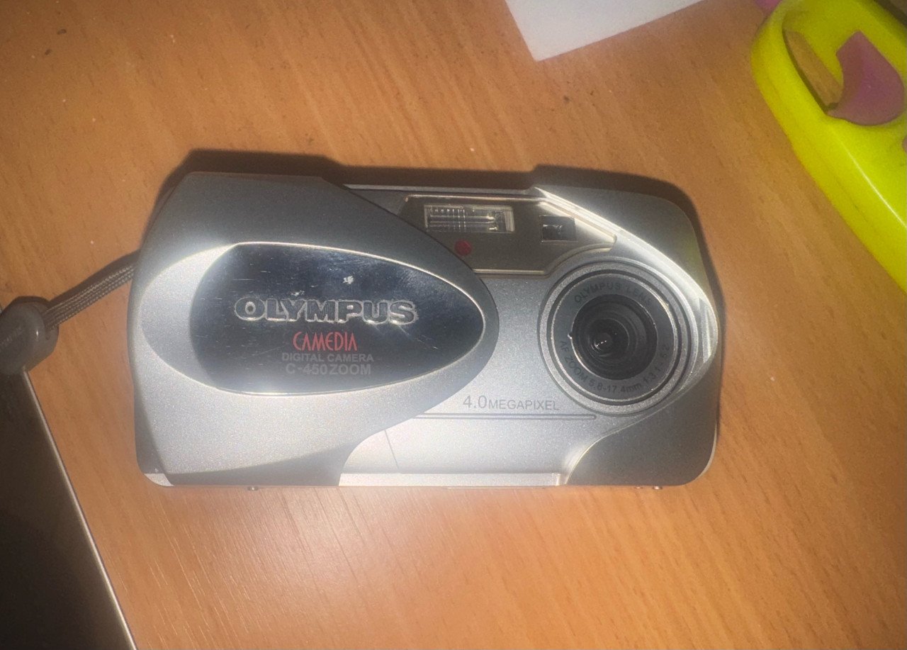 Olympus Camedia Digital Camera C - 450 Zoom,