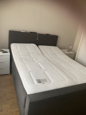 Boxspring elektrisch met licht en  kasten