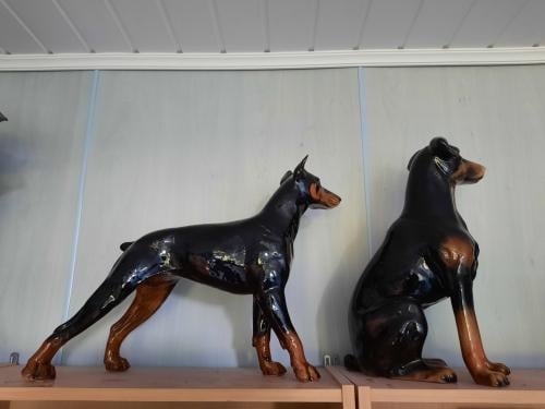 ZWARTE DOBERMANN BEELDEN