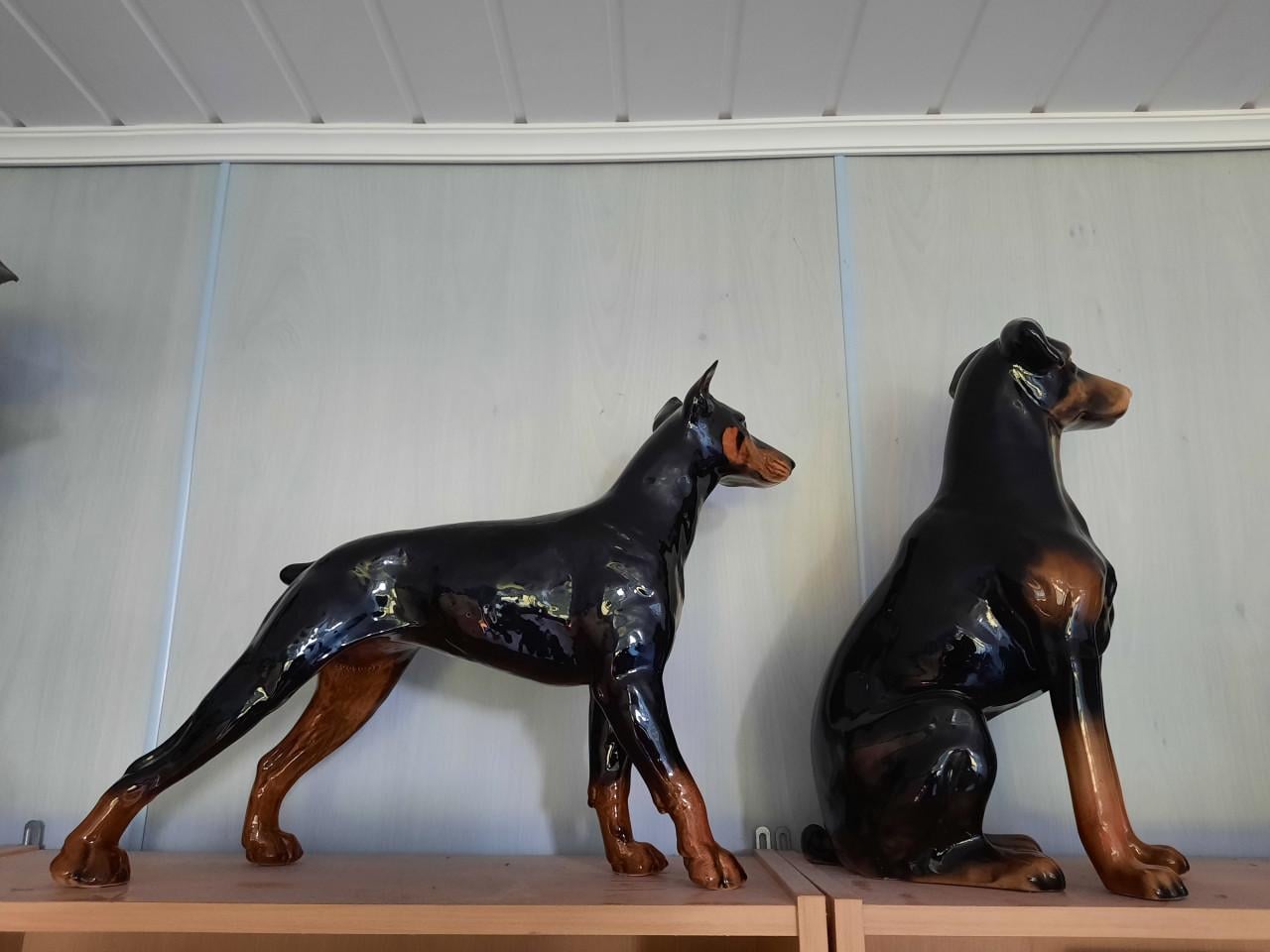 ZWARTE DOBERMANN BEELDEN