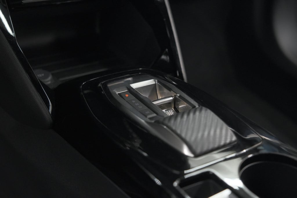 Peugeot 2008 puretech 130 eat8 gt | camera | apple carplay | parkeersensore