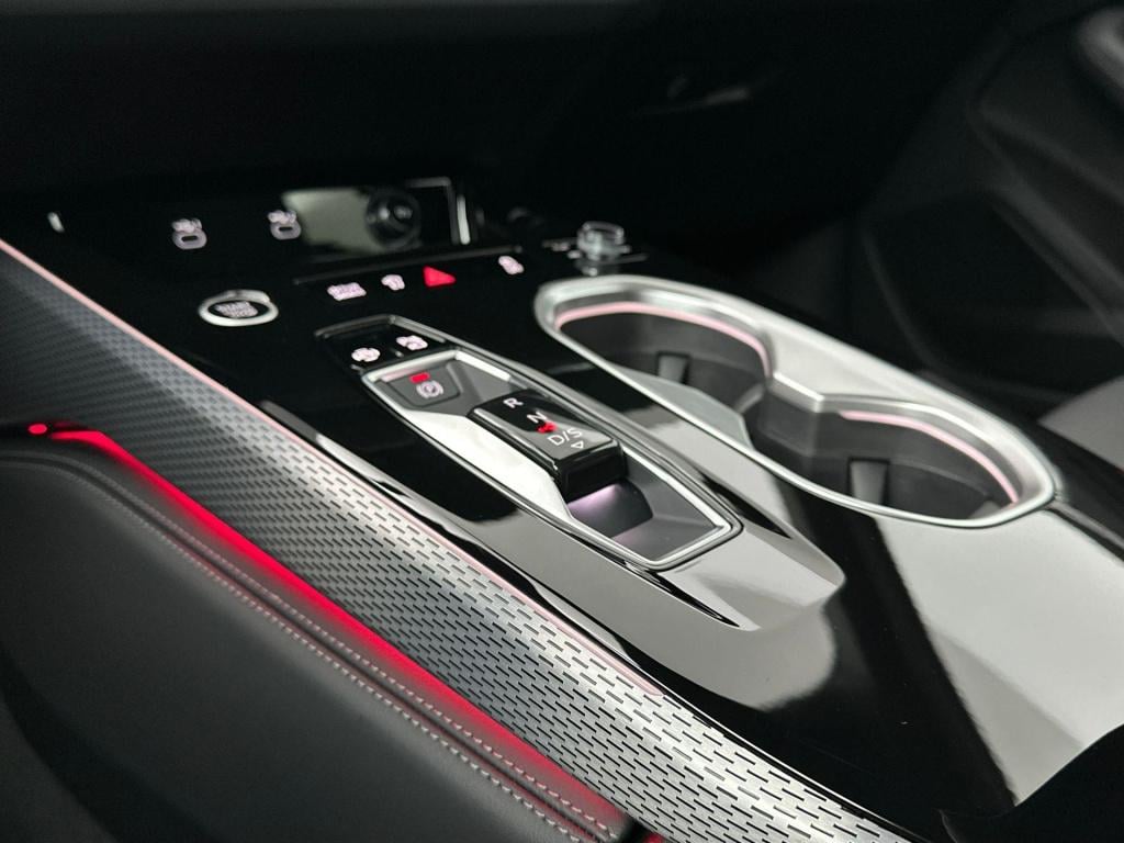 Audi A6 avant s edition competition e-hybrid 270 kw / 367 pk ava