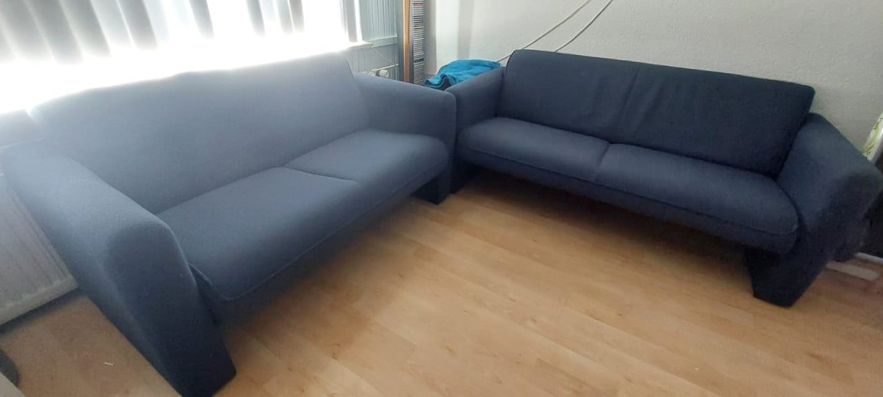 2 Blauwe Pot banken in goede staat. Erg stevig. 2+3 persoons