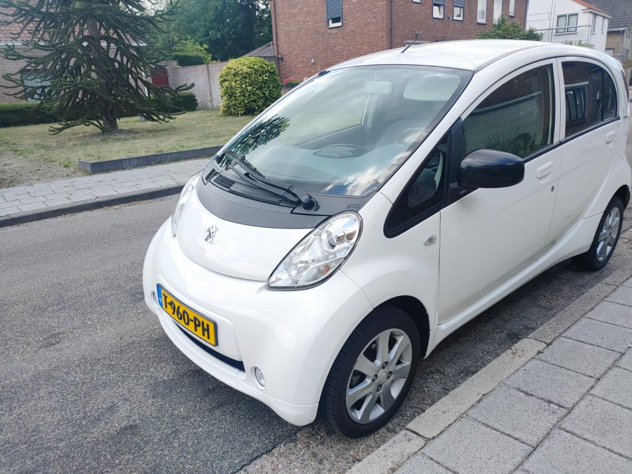 Peugeot ION elektrische pittige stads auto