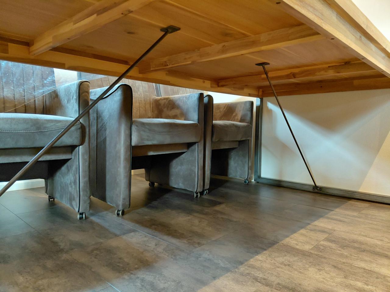 Eettafel, zo goed als nieuw!