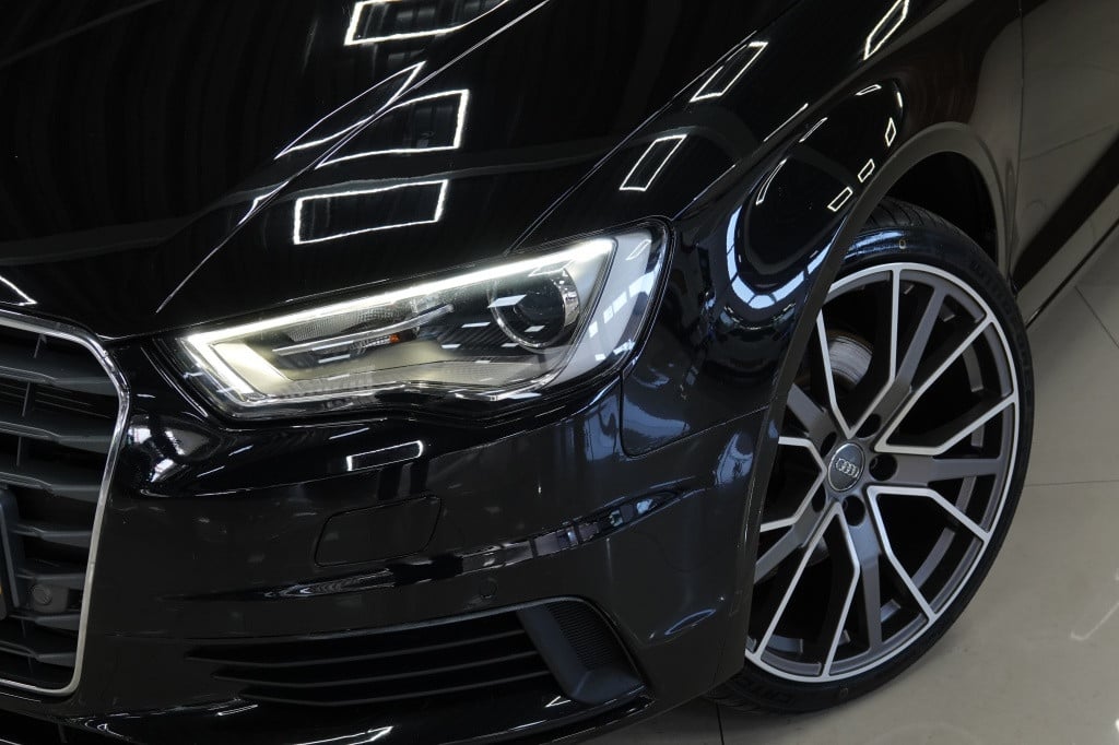 Audi A3 limousine 1.8 tfsi | panorama | leder | camera | pdc |