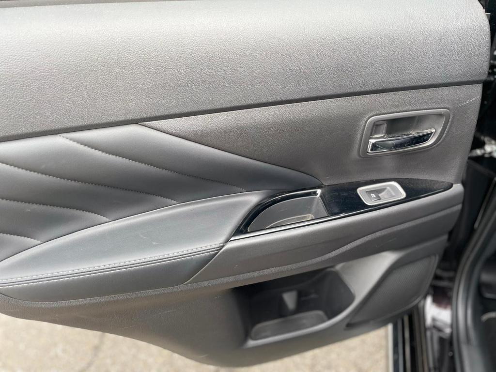 Mitsubishi Outlander 2.4 phev intense+